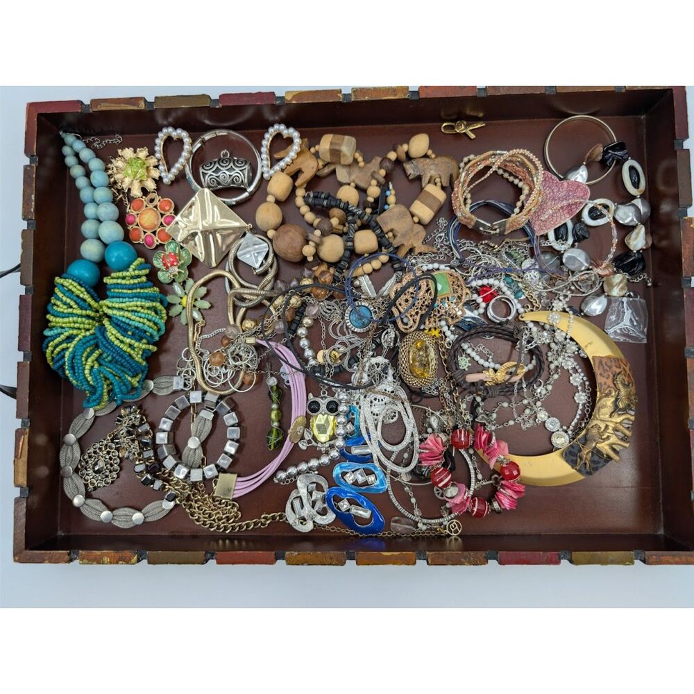 Junk Mixed Jewelry Lot Crafting Upcycle Repair 2.11 lbs READ - Picture 4 of 8